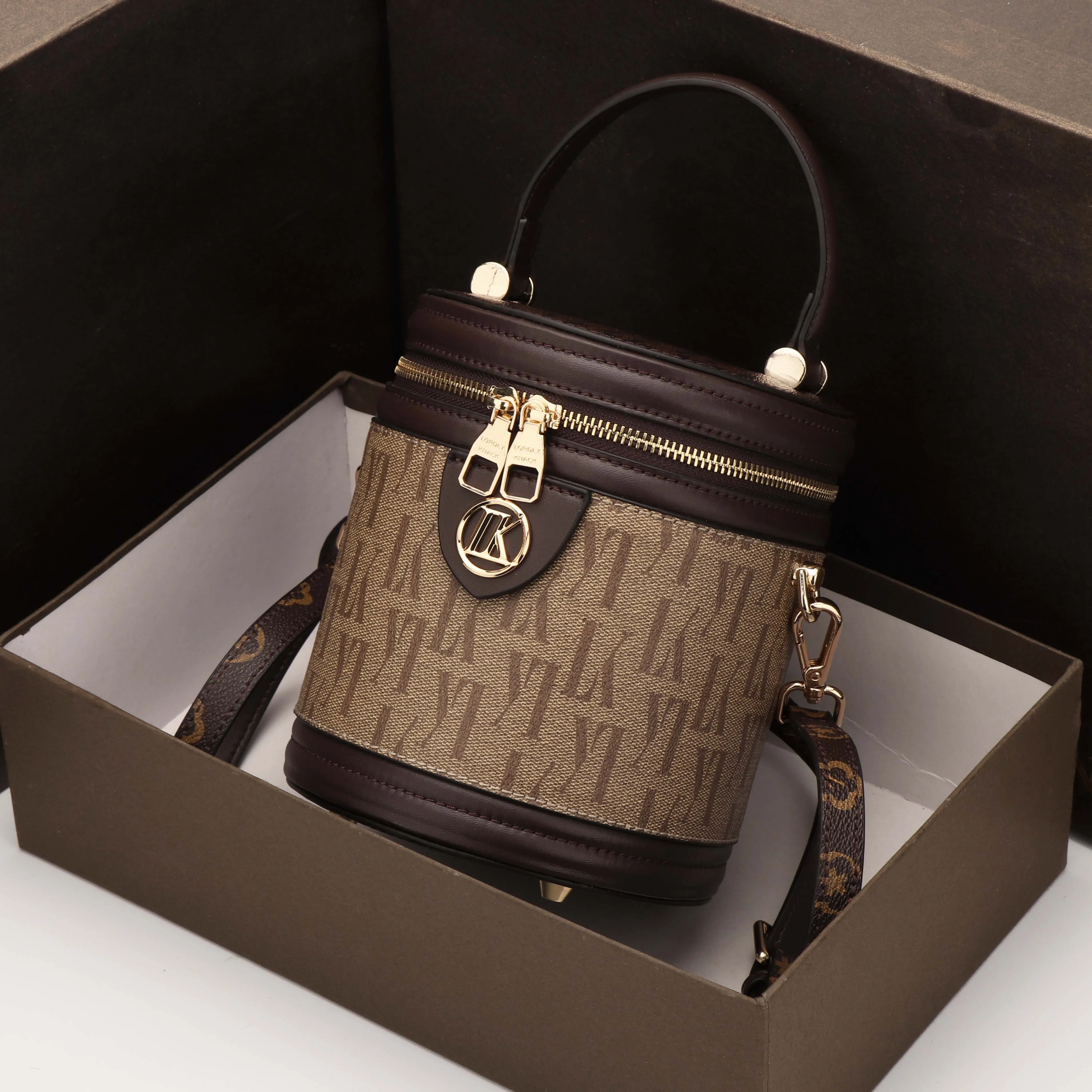 Сумка-мешок женская, в стиле ретро, 2019 
Сумка-мешок женская, в стиле ретро, 2019