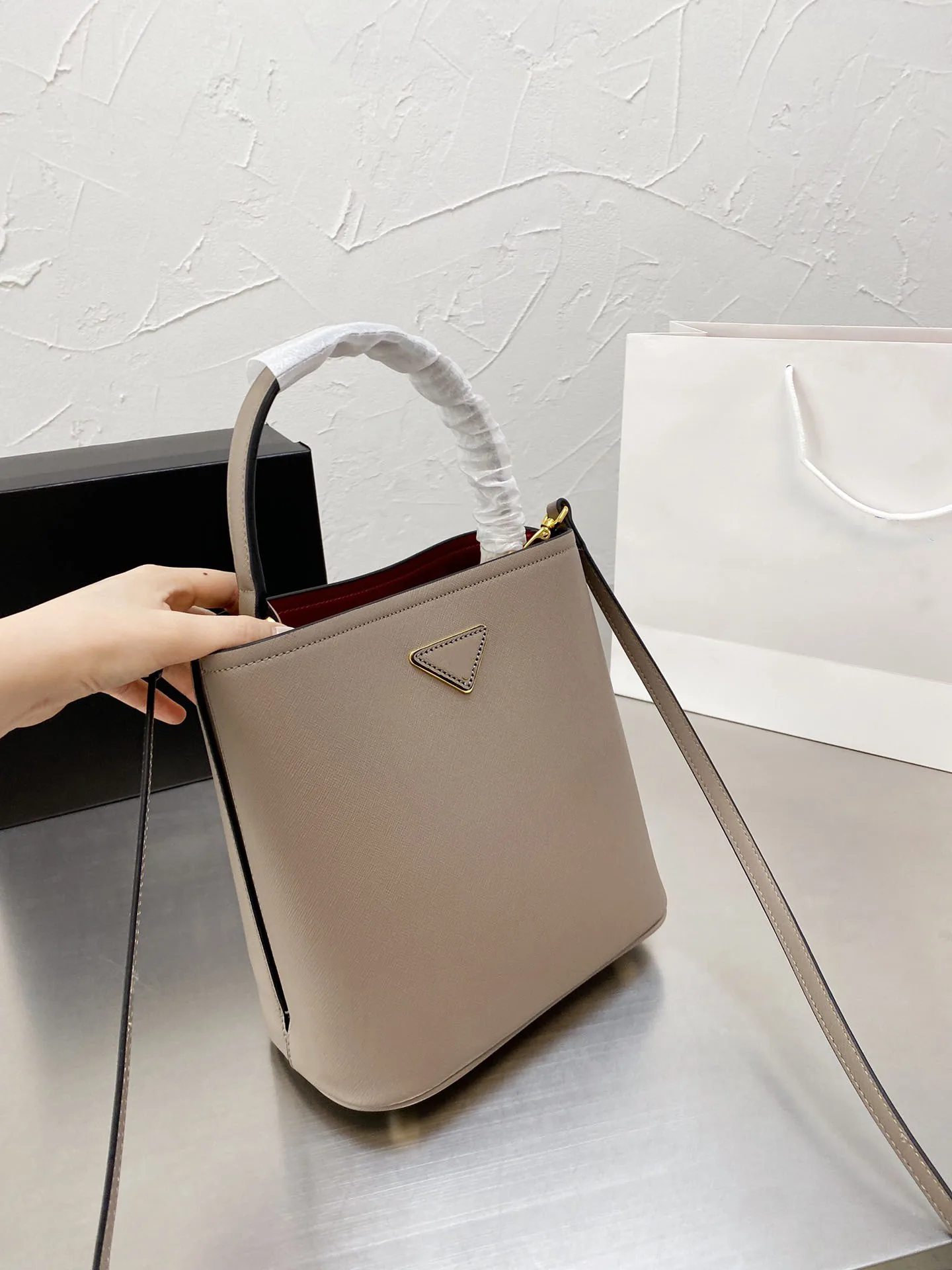 Fashion Luxury High-end Design Ladies Bucket Bag Leather Handbags For Women Shoulder Bags Famous Ladies Casual Bag
Fashion Luxury High-end Design Ladies Bucket Bag Leather Handbags For Women Shoulder Bags Famous Ladies Casual Bag