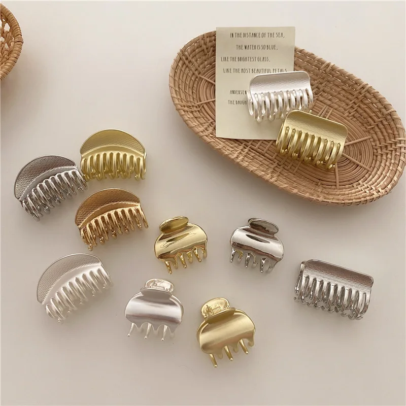 Fashionable retro metal wind catch clip small female girl headdress cold wind gold and silver geometric hairpin accessories
Fashionable retro metal wind catch clip small female girl headdress cold wind gold and silver geometric hairpin accessories