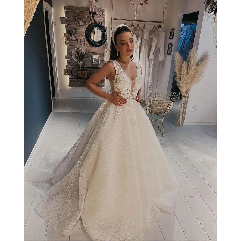 Кружевное свадебное платье-трапеция цвета слоновой кости, без рукавов, с V-образным вырезом и шлейфом для часовни, свадебные платья до пола п... 
Кружевное свадебное платье-трапеция цвета слоновой кости, без рукавов, с V-образным вырезом и шлейфом для часовни, свадебные платья до пола п...