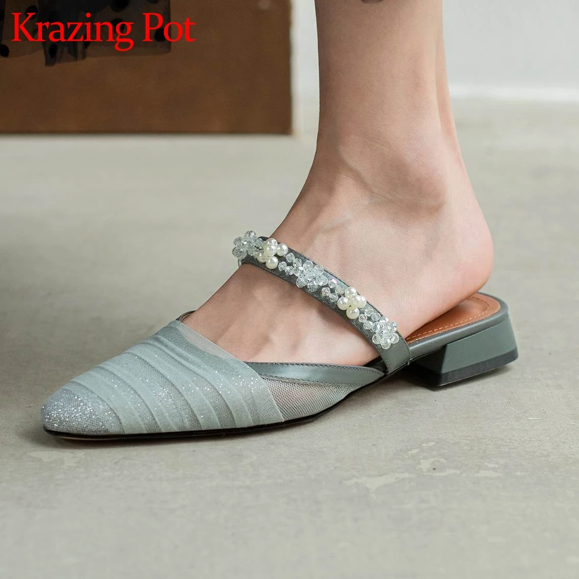 Krazing pot summer mesh natural leather flowers pearl square toe low heels mules vintage bling shiny slip on outside slipper L10
Krazing pot summer mesh natural leather flowers pearl square toe low heels mules vintage bling shiny slip on outside slipper L10
