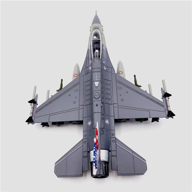Новая специальная модель истребителя ВВС из Сингапура F16 из сплава 1/72, коллекционная игрушка, рождественский подарок, бесплатная доставка 
Новая специальная модель истребителя ВВС из Сингапура F16 из сплава 1/72, коллекционная игрушка, рождественский подарок, бесплатная доставка
