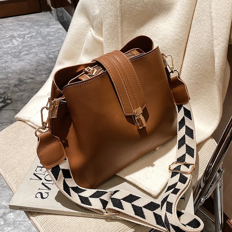 Vintage Simple Small PU Leather Bucket Crossbody Bags for Women 2021 Designer Fashion Lady Luxury Black Shoulder Handbags
Vintage Simple Small PU Leather Bucket Crossbody Bags for Women 2021 Designer Fashion Lady Luxury Black Shoulder Handbags