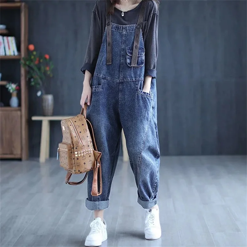 Женский джинсовый комбинезон в стиле ретро свободный с большими карманами
