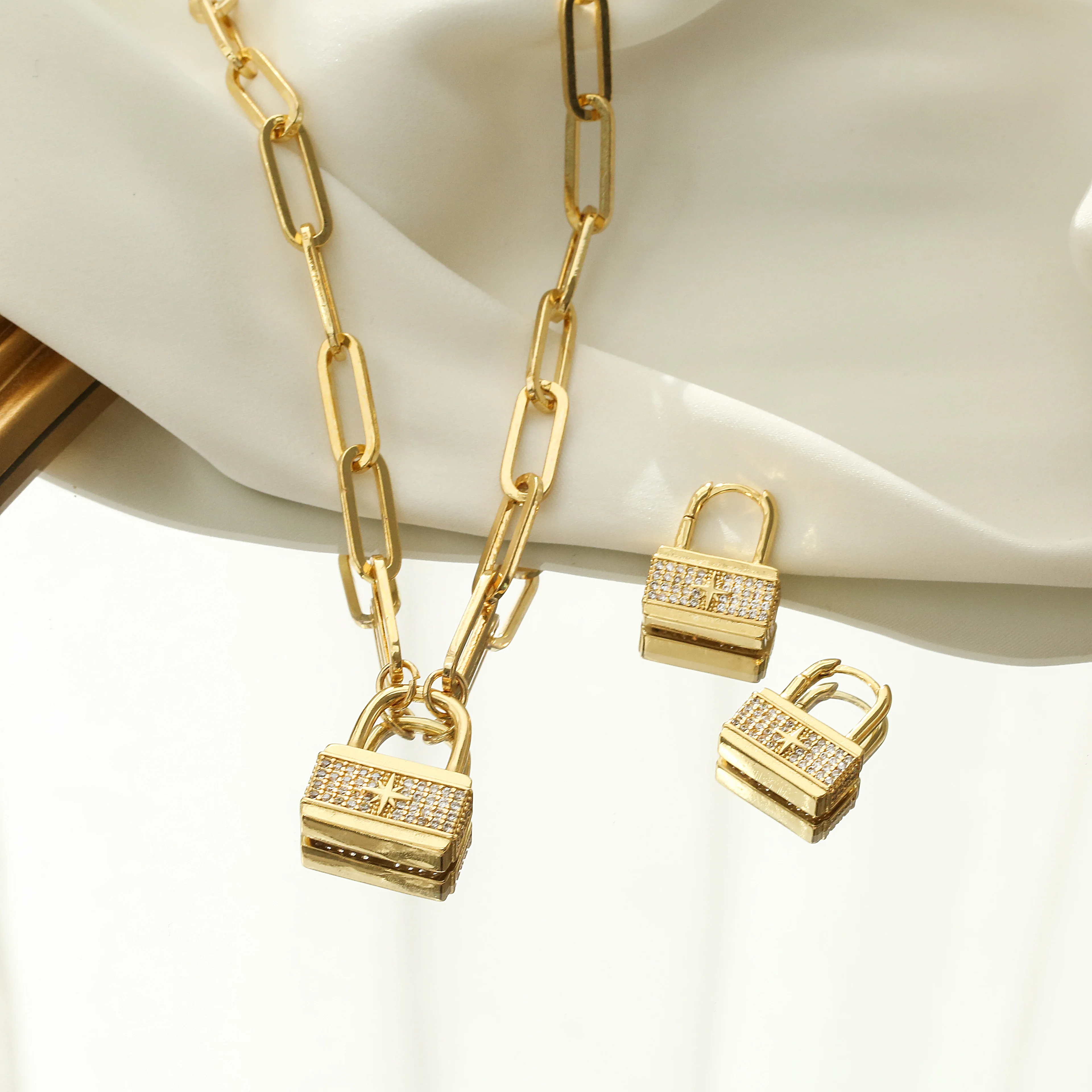 HECHENG,Punk Chain Lock Necklace Earring,Jewelry Set For Women Girls,Statement Fashion Acceaaories
HECHENG,Punk Chain Lock Necklace Earring,Jewelry Set For Women Girls,Statement Fashion Acceaaories