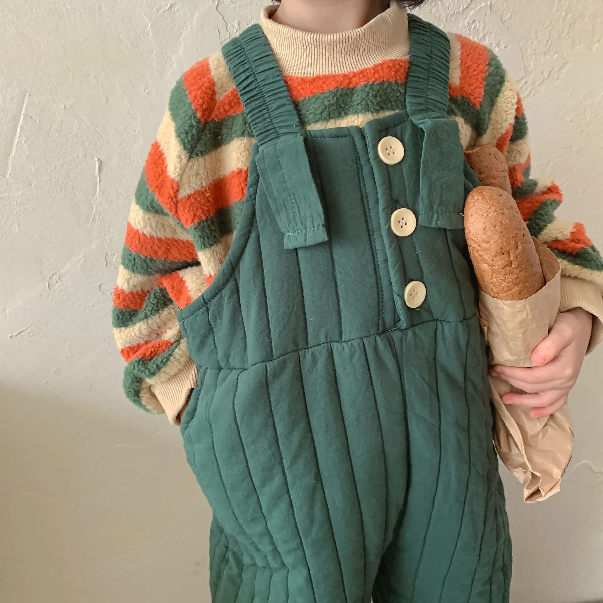 Комбинезон и штаны до щиколотки, с эластичным поясом
Комбинезон и штаны до щиколотки, с эластичным поясом