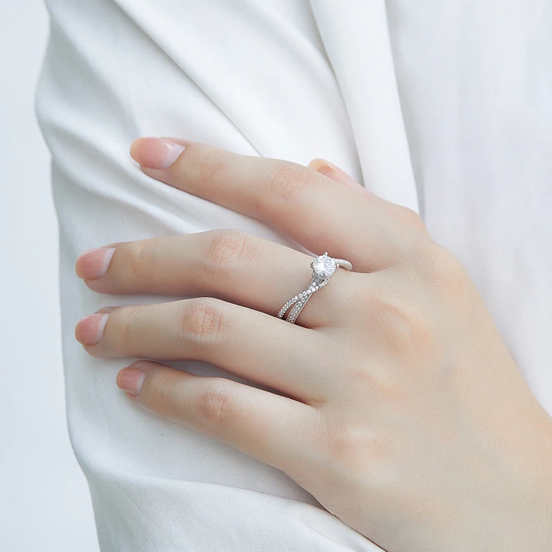 COSYA 100% 925 Sterling Silver White Gold Round Inlaid High Carbon Diamond Interwoven Fashion Women Engagement Ring Fine Jewelry
COSYA 100% 925 Sterling Silver White Gold Round Inlaid High Carbon Diamond Interwoven Fashion Women Engagement Ring Fine Jewelry