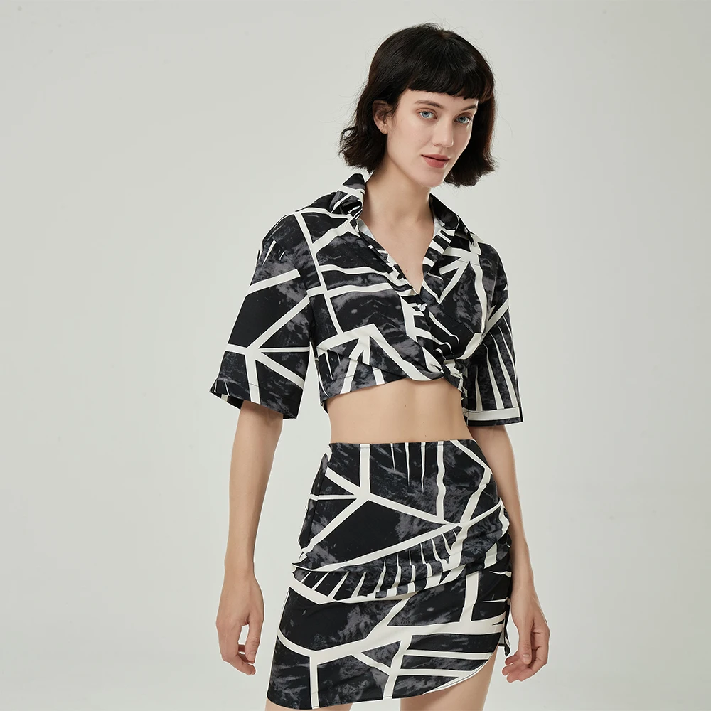 2021 New Summer Women 2 Pieces Set Print Cropped Shirt and Pleated Mini Skirt Chic Lady Fashion Casual Women Shirt & Skirt Suit
2021 New Summer Women 2 Pieces Set Print Cropped Shirt and Pleated Mini Skirt Chic Lady Fashion Casual Women Shirt & Skirt Suit