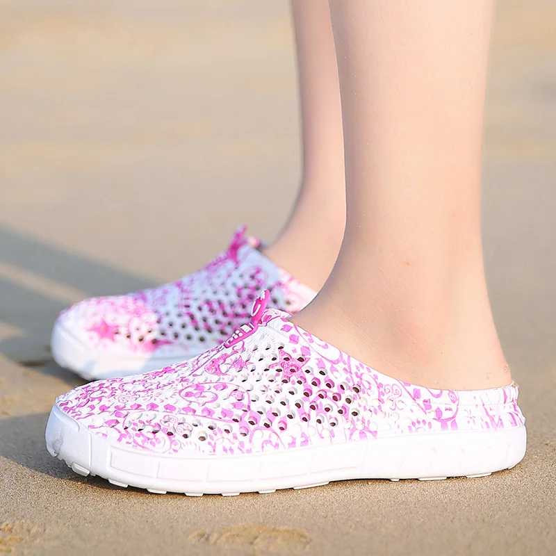2021 Womens Casual Clogs Breathable Beach Sandals Valentine Slippers Summer Slip On Women Flip Flops Shoes Home Shoes For Unisex
2021 Womens Casual Clogs Breathable Beach Sandals Valentine Slippers Summer Slip On Women Flip Flops Shoes Home Shoes For Unisex