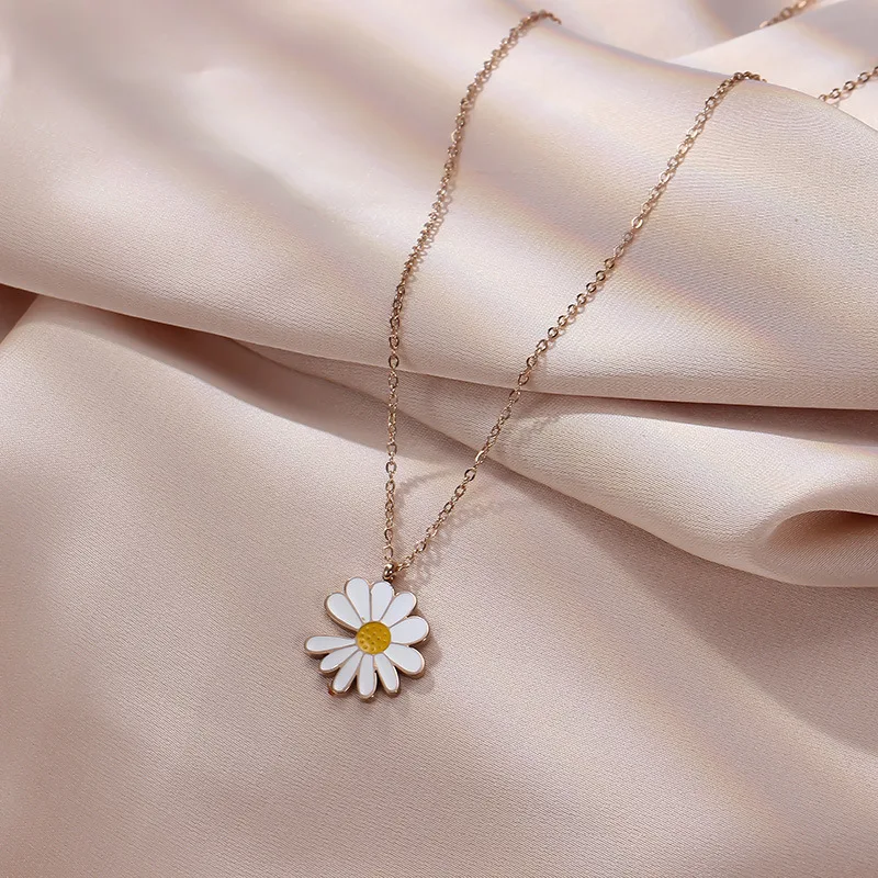Small Daisy Necklace Female Clavicle Chain Light Luxury Niche Design Jewelry Ins Simple Temperament Pendant
Small Daisy Necklace Female Clavicle Chain Light Luxury Niche Design Jewelry Ins Simple Temperament Pendant