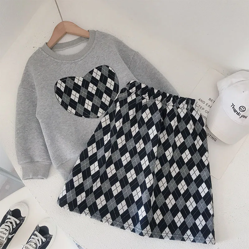Menoea 2021 New Fashion Korean Style Plaid Clothes Sets for Baby Toddler Girls Autumn Heart Sweatshirts Skirts Suits Clothing
Menoea 2021 New Fashion Korean Style Plaid Clothes Sets for Baby Toddler Girls Autumn Heart Sweatshirts Skirts Suits Clothing