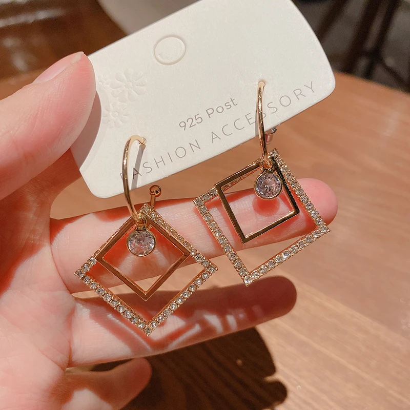 Summer metal geometric hollow pendant earrings exaggerated Fashion Stud Earrings 2021 trend Jewelry for women
Summer metal geometric hollow pendant earrings exaggerated Fashion Stud Earrings 2021 trend Jewelry for women