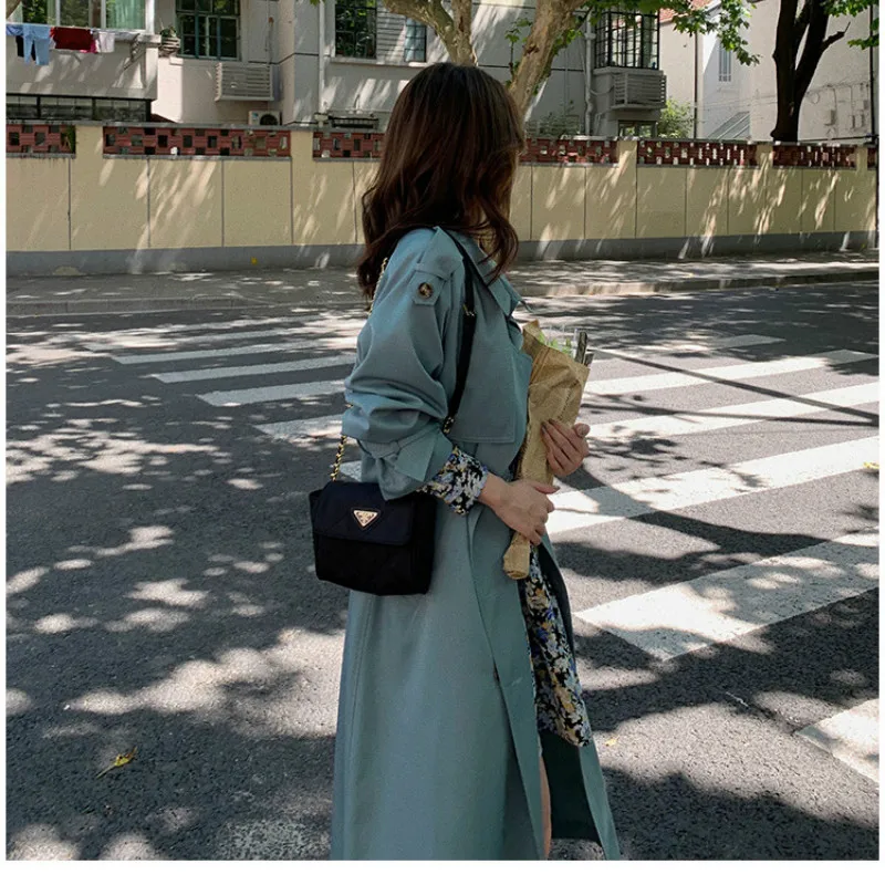 Autumn Korean version of khaki high-end atmosphere fashion loose temperament knee-length mid-length trench coat female trend
Autumn Korean version of khaki high-end atmosphere fashion loose temperament knee-length mid-length trench coat female trend