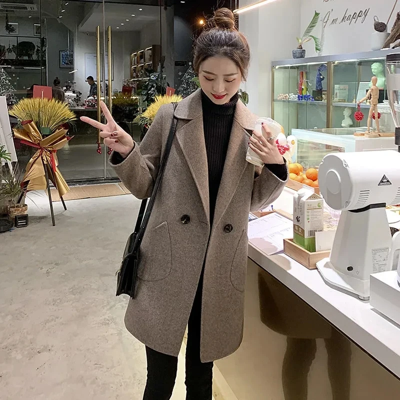Autumn Winter Mid-Length Women Wool Blends Coat V-Neck Solid Female Classic Jacket Fashion Elegant Office Lady Woolen Outerwear
Autumn Winter Mid-Length Women Wool Blends Coat V-Neck Solid Female Classic Jacket Fashion Elegant Office Lady Woolen Outerwear