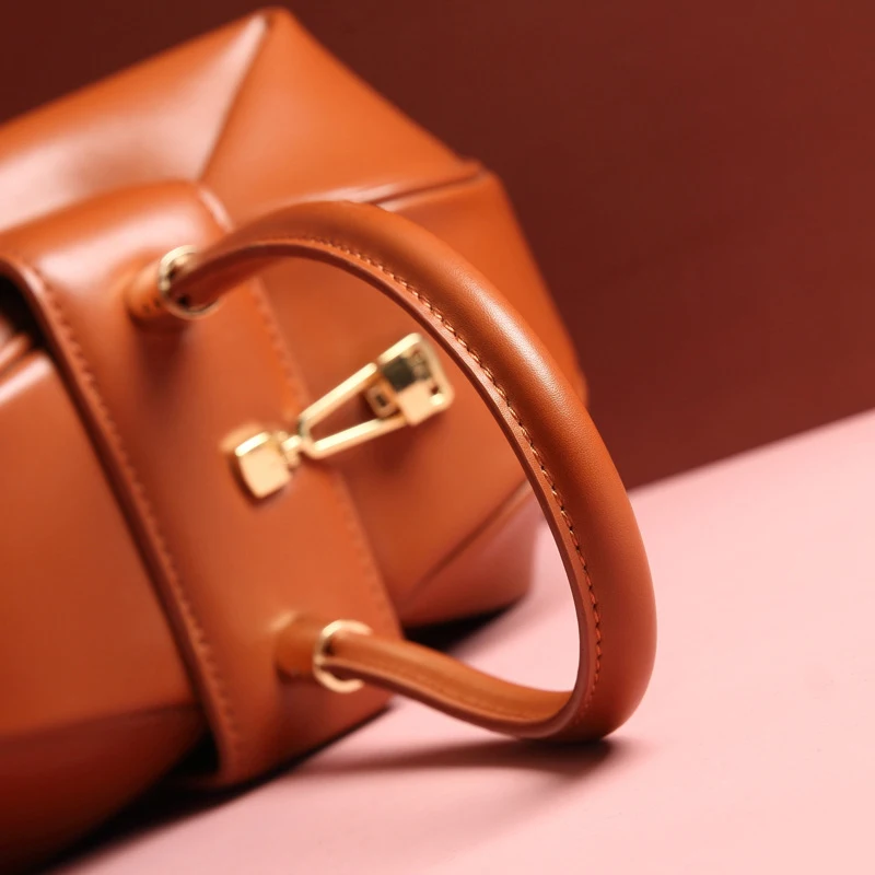 Women Genuine Leather Handbag European and American Fashion Luxury Brand Design Shoulder Dumpling Bag 2020 Autumn and Winter New
Women Genuine Leather Handbag European and American Fashion Luxury Brand Design Shoulder Dumpling Bag 2020 Autumn and Winter New