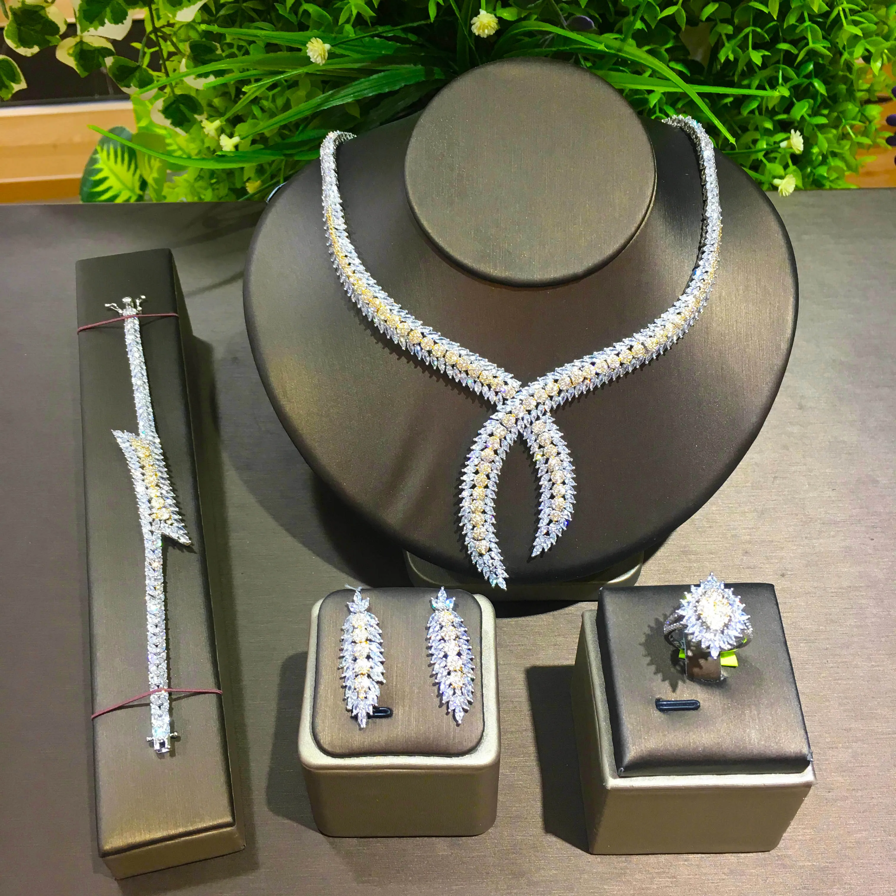 TIRIM Dubai Luxury Elegant Bridal Necklace Set for Women Cubic Zirconia Wedding Jewelry for Brides Accessories Jewellery
TIRIM Dubai Luxury Elegant Bridal Necklace Set for Women Cubic Zirconia Wedding Jewelry for Brides Accessories Jewellery