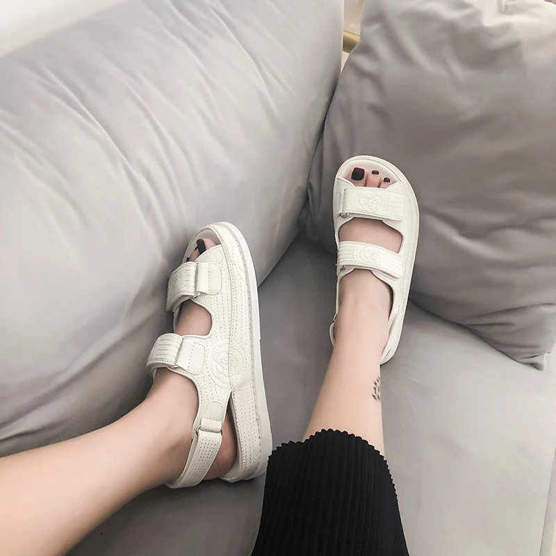 Trends Sandals Summer New Flat British Wind Velcro Embroidery Thick-soled Casual Casual Roman Fragrance Designer Shoes Star
Trends Sandals Summer New Flat British Wind Velcro Embroidery Thick-soled Casual Casual Roman Fragrance Designer Shoes Star