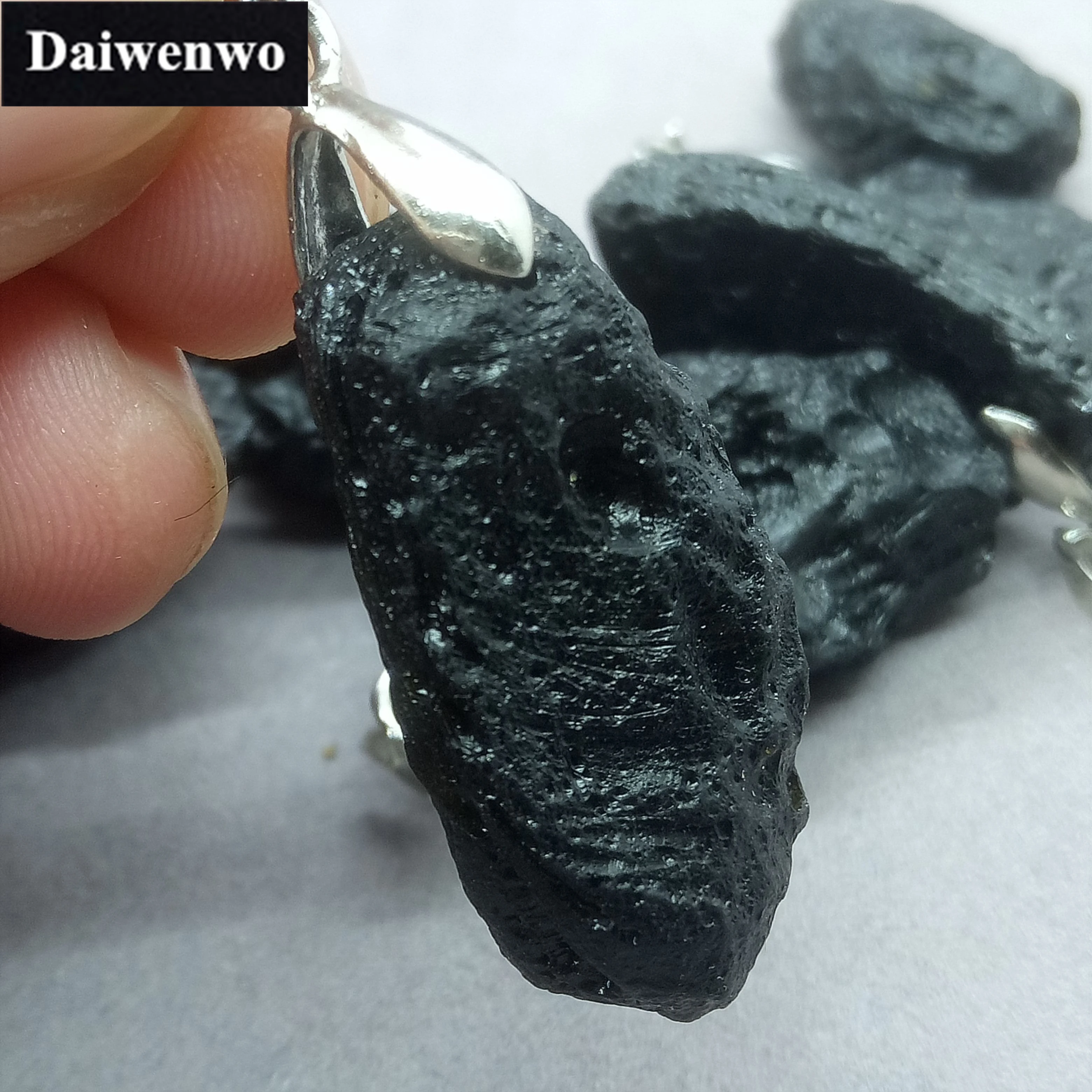 Natural Falling Stone Black Meteorite Aerolite Pendant Diy for Necklaces
Natural Falling Stone Black Meteorite Aerolite Pendant Diy for Necklaces