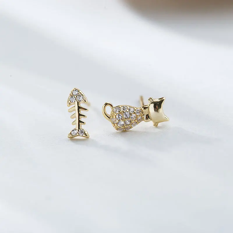 S925 Sterling Silver Personality Asymmetric Fishbone Cat Shape Earrings Student Fresh Diamond Earrings
S925 Sterling Silver Personality Asymmetric Fishbone Cat Shape Earrings Student Fresh Diamond Earrings