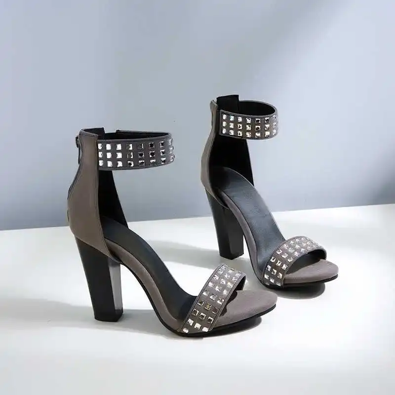 Summer 2020 new fashion super high heels women's shoes size rivet frosted sandals fashion
Summer 2020 new fashion super high heels women's shoes size rivet frosted sandals fashion