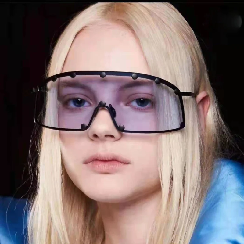 European and American Oversized Frame One-piece Wind-proof Sunglasses Punk Metal Rivet Trend Sun Net Red Photo Sunglasses
European and American Oversized Frame One-piece Wind-proof Sunglasses Punk Metal Rivet Trend Sun Net Red Photo Sunglasses