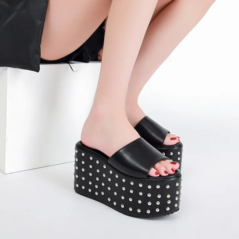 10cm Summer New Fashion Wedges Platform Slides with Rivet Casual Women Black Slippers 38 39 40
10cm Summer New Fashion Wedges Platform Slides with Rivet Casual Women Black Slippers 38 39 40