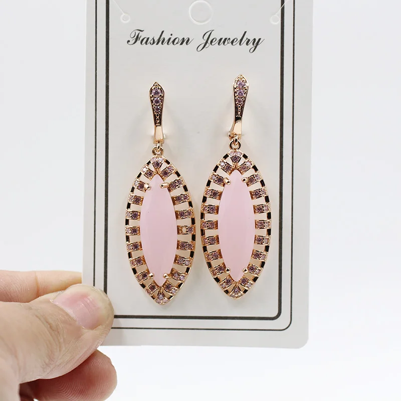 Dubai 18 karat gold pendant earrings, rose gold tassel jewelry earrings for a wedding party elegant and beautiful lady's accesso
Dubai 18 karat gold pendant earrings, rose gold tassel jewelry earrings for a wedding party elegant and beautiful lady's accesso