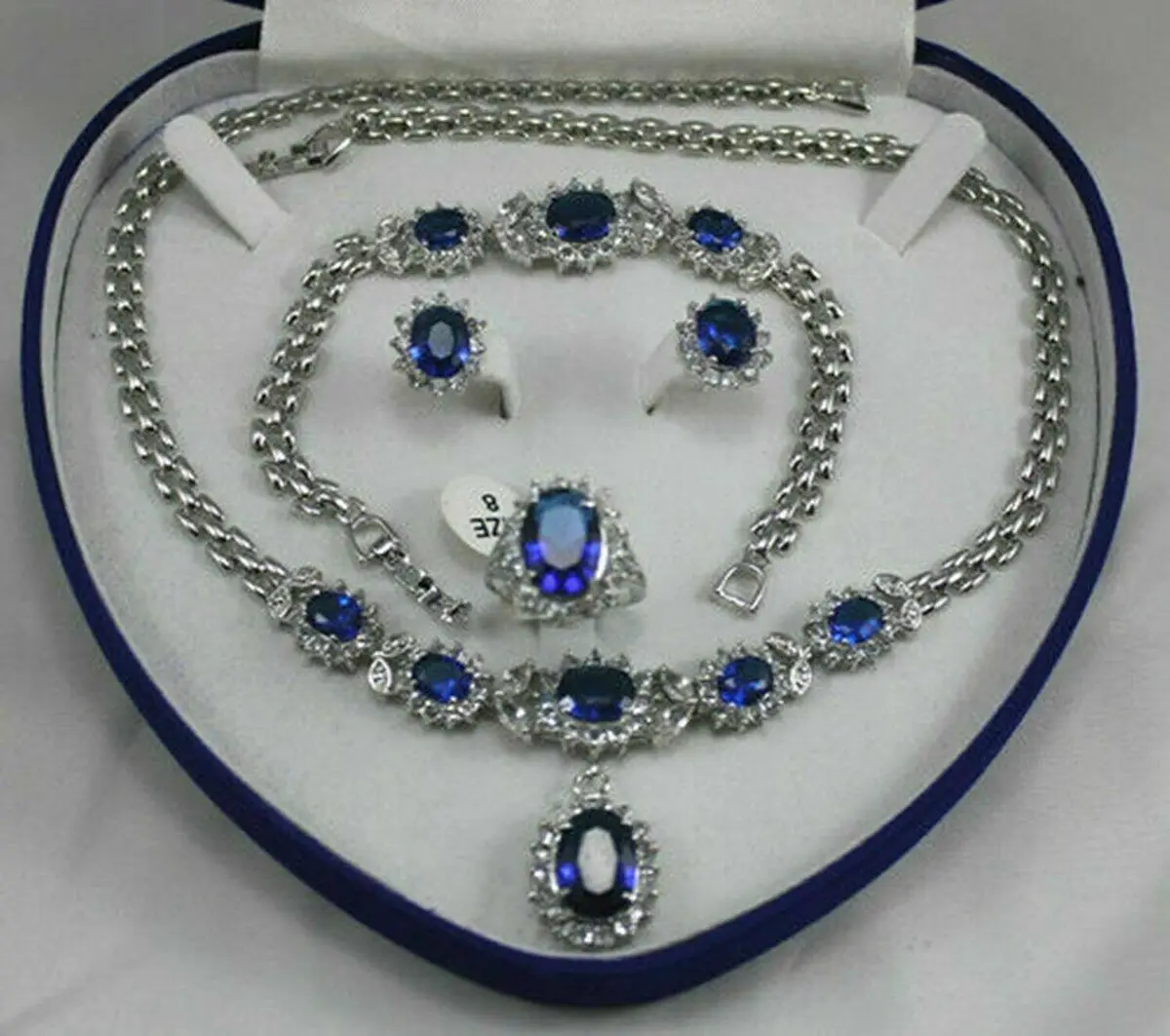 Комплект из серег, браслета и ожерелья с голубым сапфиром белого золота 18K GP j14
Комплект из серег, браслета и ожерелья с голубым сапфиром белого золота 18K GP j14