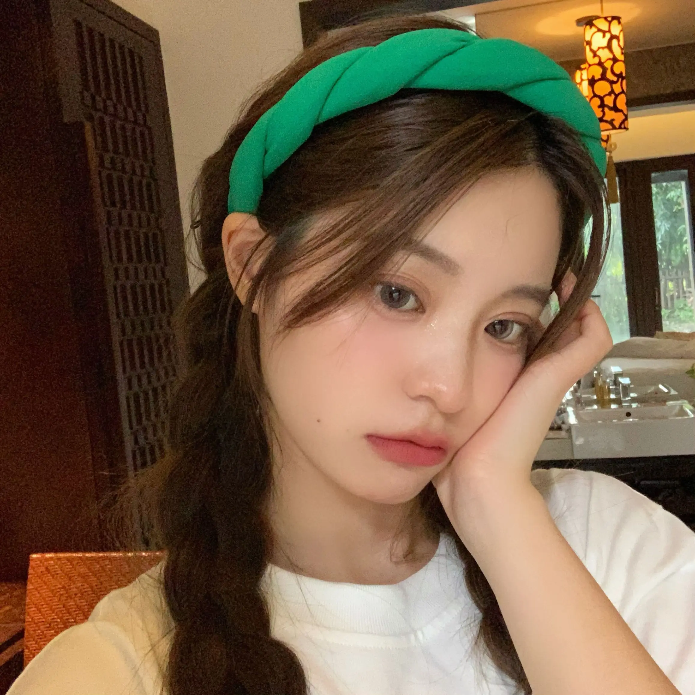 AWAYTR Pure Color Simple Retro Temperament Twist Hairband Wild Fashion Hair Hoop Women's Exquisite Fine-Sided Hair Accessories
AWAYTR Pure Color Simple Retro Temperament Twist Hairband Wild Fashion Hair Hoop Women's Exquisite Fine-Sided Hair Accessories
