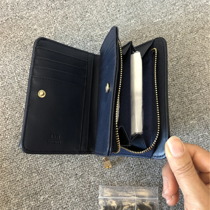 Brand Women's Short Wallet Female Solid color Hasp Coin Purses Luxury Designer Card Holder Clutch Ladies Money Bags with Box
Brand Women's Short Wallet Female Solid color Hasp Coin Purses Luxury Designer Card Holder Clutch Ladies Money Bags with Box