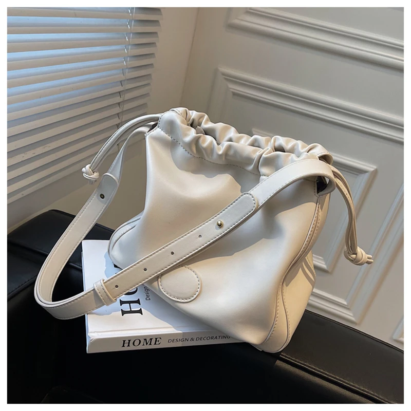 Women Fashion PU Leather Shoulder Bag Drawstring Solid Color Crossbody Bag Underarm Bag Simple Retro Bucket Handbags
Women Fashion PU Leather Shoulder Bag Drawstring Solid Color Crossbody Bag Underarm Bag Simple Retro Bucket Handbags