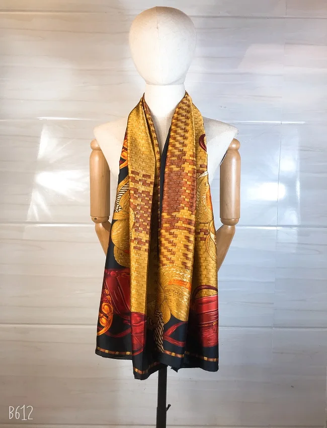 2020 Spring and Autumn Women Elegant Atmosphere Silk Scarf High Quality Printing Patterns Ladies Bandana Shawl
2020 Spring and Autumn Women Elegant Atmosphere Silk Scarf High Quality Printing Patterns Ladies Bandana Shawl