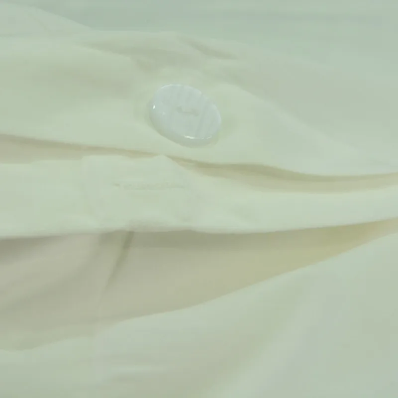 Brief Style White Gray Duvet Cover Set with Button 4Pcs Ultra Soft Egyptian Cotton Premium Bedding set Comforter Cover Bedlinen
Brief Style White Gray Duvet Cover Set with Button 4Pcs Ultra Soft Egyptian Cotton Premium Bedding set Comforter Cover Bedlinen