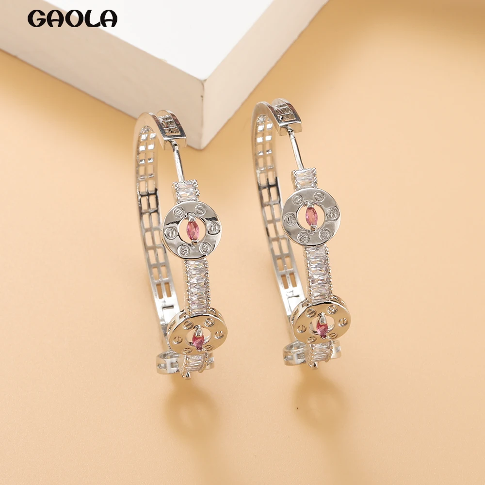 GAOLA Round Strange Ear Ring Fashion Avant-garde Jewelry Comfortable and Lightweight High-grade Jewelry GLE9530
GAOLA Round Strange Ear Ring Fashion Avant-garde Jewelry Comfortable and Lightweight High-grade Jewelry GLE9530