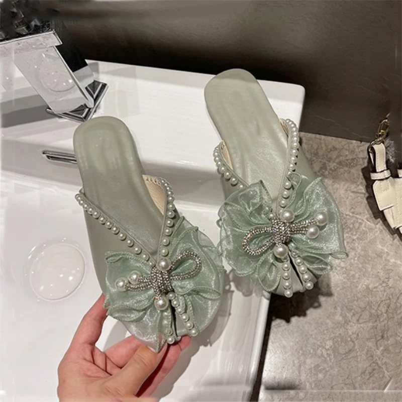 2021 Women Pearl Slippers Lady Bow Fish mouth shoes Sandals Beading Bowtie Mules Shoes Woman Outdoor Slides Flip Flops
2021 Women Pearl Slippers Lady Bow Fish mouth shoes Sandals Beading Bowtie Mules Shoes Woman Outdoor Slides Flip Flops
