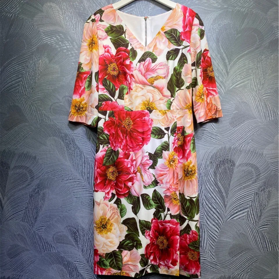 Женское платье с V-образным вырезом, с цветочным принтом, весна 2021
Женское платье с V-образным вырезом, с цветочным принтом, весна 2021