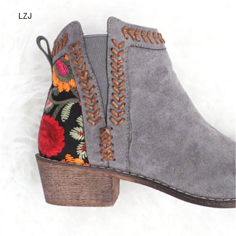 New Classic Women Ankle Boots Autumn Winter Embroidery Slip On Women Causal Ankle Boots Platform Shoes Woman Flats Plus size 43
New Classic Women Ankle Boots Autumn Winter Embroidery Slip On Women Causal Ankle Boots Platform Shoes Woman Flats Plus size 43
