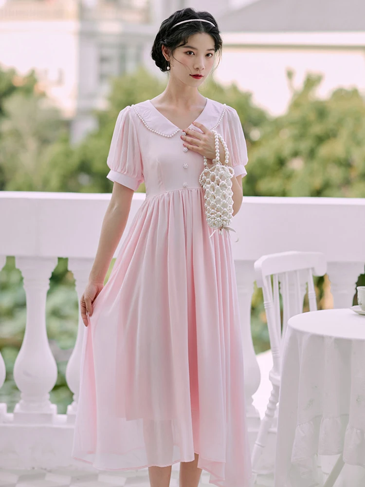 2021 Summer New Women's Temperament Ladies Pearl Doll Collar Girlish Style Thin Mid-Length Dress Sweet Pink Chiffon Dress 
2021 Summer New Women's Temperament Ladies Pearl Doll Collar Girlish Style Thin Mid-Length Dress Sweet Pink Chiffon Dress