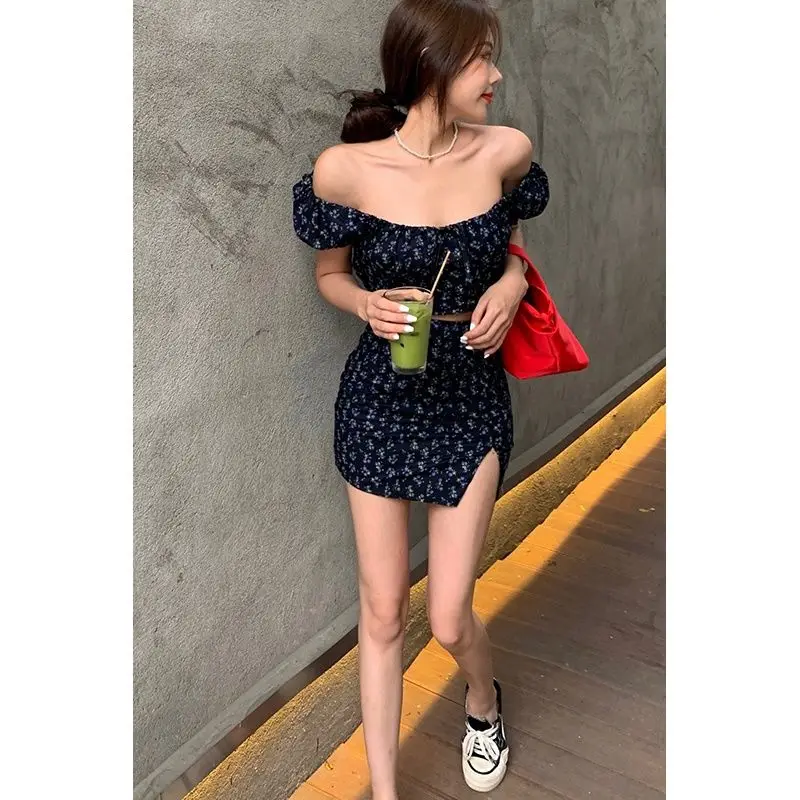 Summer 2021 new high waist thin A-line skirt floral small split half body short skirt
Summer 2021 new high waist thin A-line skirt floral small split half body short skirt