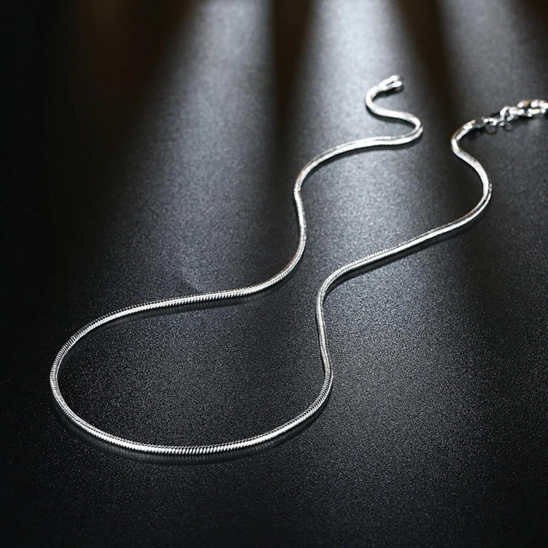 5pcs/lot (16 18 20 22 24 inches) Fashion Jewelry 925 Sterling silver Chains 1mm Snake Chain Necklace Jewelry
5pcs/lot (16 18 20 22 24 inches) Fashion Jewelry 925 Sterling silver Chains 1mm Snake Chain Necklace Jewelry