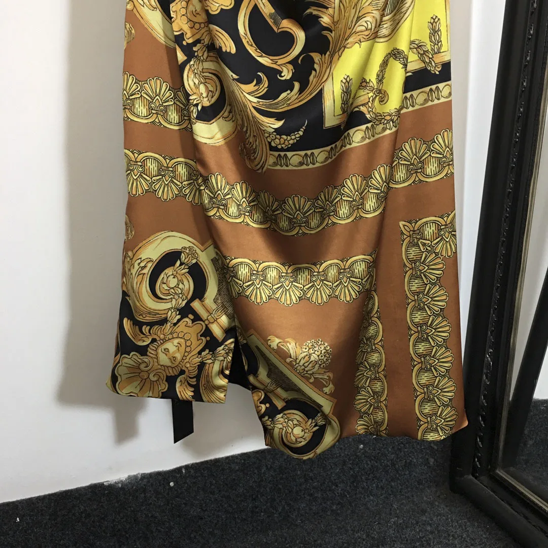 2021 spring and summer new palace style printed metal chain Sling Dress
2021 spring and summer new palace style printed metal chain Sling Dress