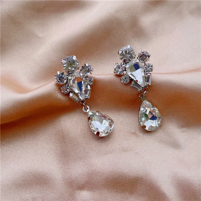 2021 New French Simple Design Gem Earrings S925 Silver Needle Hook Retro Diamond Drop Earrings Female Jewelry Pendant
2021 New French Simple Design Gem Earrings S925 Silver Needle Hook Retro Diamond Drop Earrings Female Jewelry Pendant
