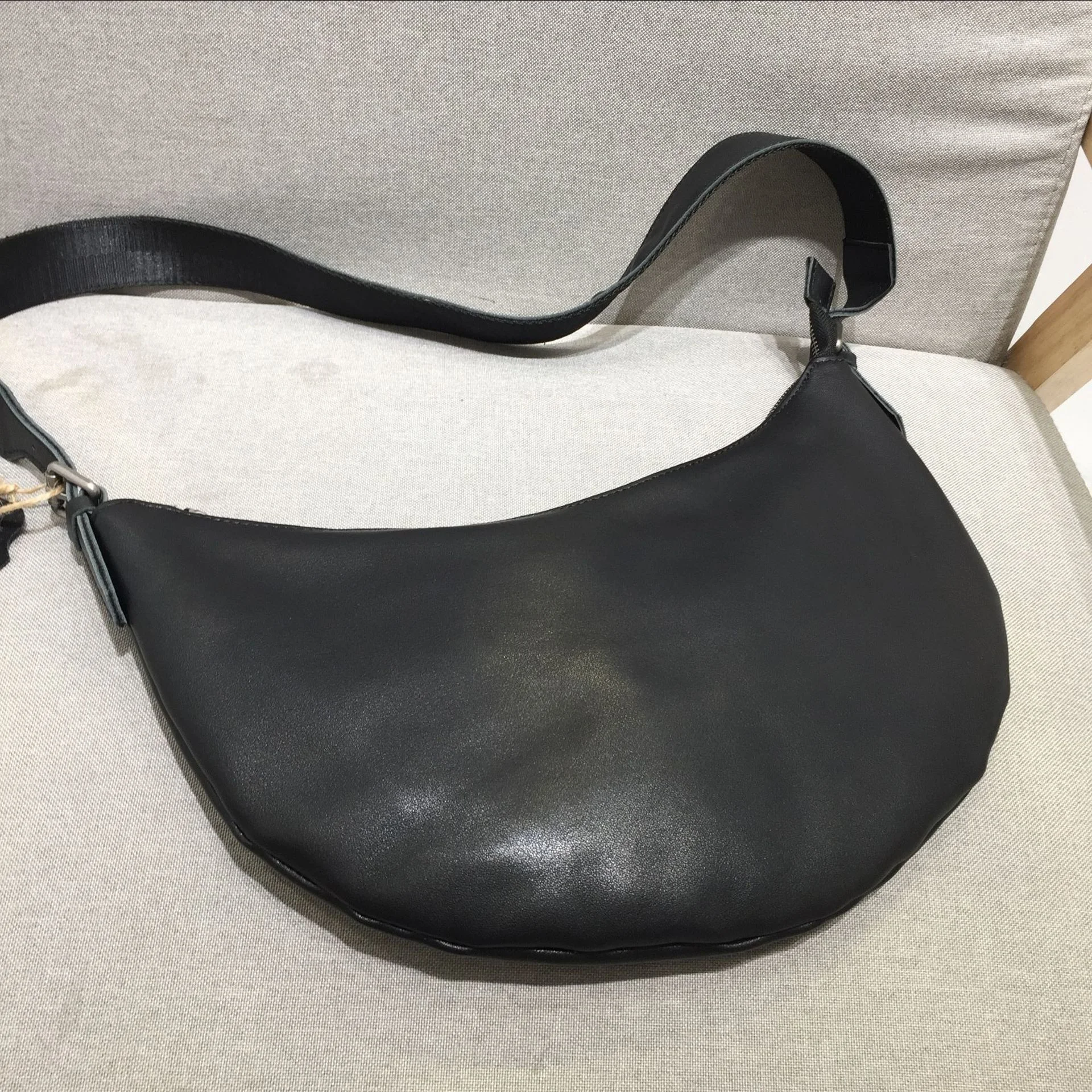 headcoat Cow Leather Handmade single shoulder chest Waist Messenger women's moon bag
headcoat Cow Leather Handmade single shoulder chest Waist Messenger women's moon bag