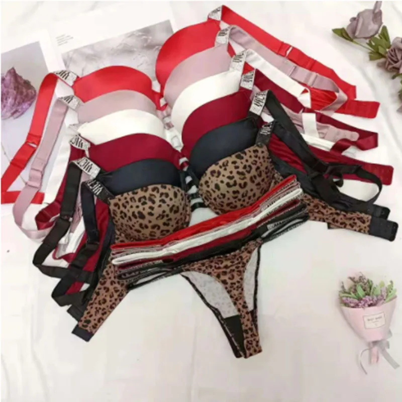 Fashion letter Rhinestone Bra Underwear Set Brand Design Sexy Lingerie Women Briefs Bras Sets Free Shipping Hot Sale
Fashion letter Rhinestone Bra Underwear Set Brand Design Sexy Lingerie Women Briefs Bras Sets Free Shipping Hot Sale