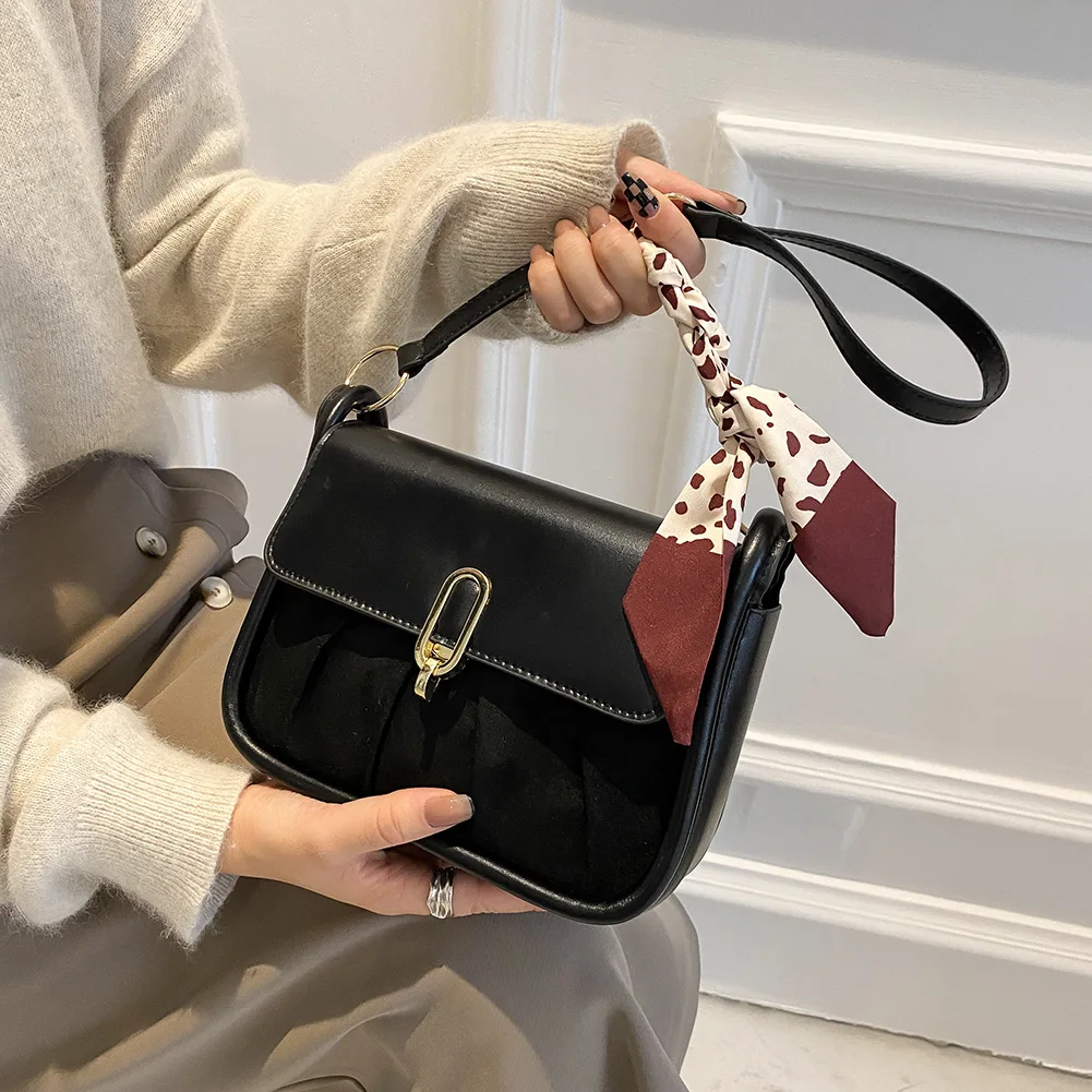 Women Soft PU Leather Hand Bag 2021 Pleated Shoulder Bag Female Silk Scarf Underarm Bags Ladies Small Chain Bag Lock Purses
Women Soft PU Leather Hand Bag 2021 Pleated Shoulder Bag Female Silk Scarf Underarm Bags Ladies Small Chain Bag Lock Purses
