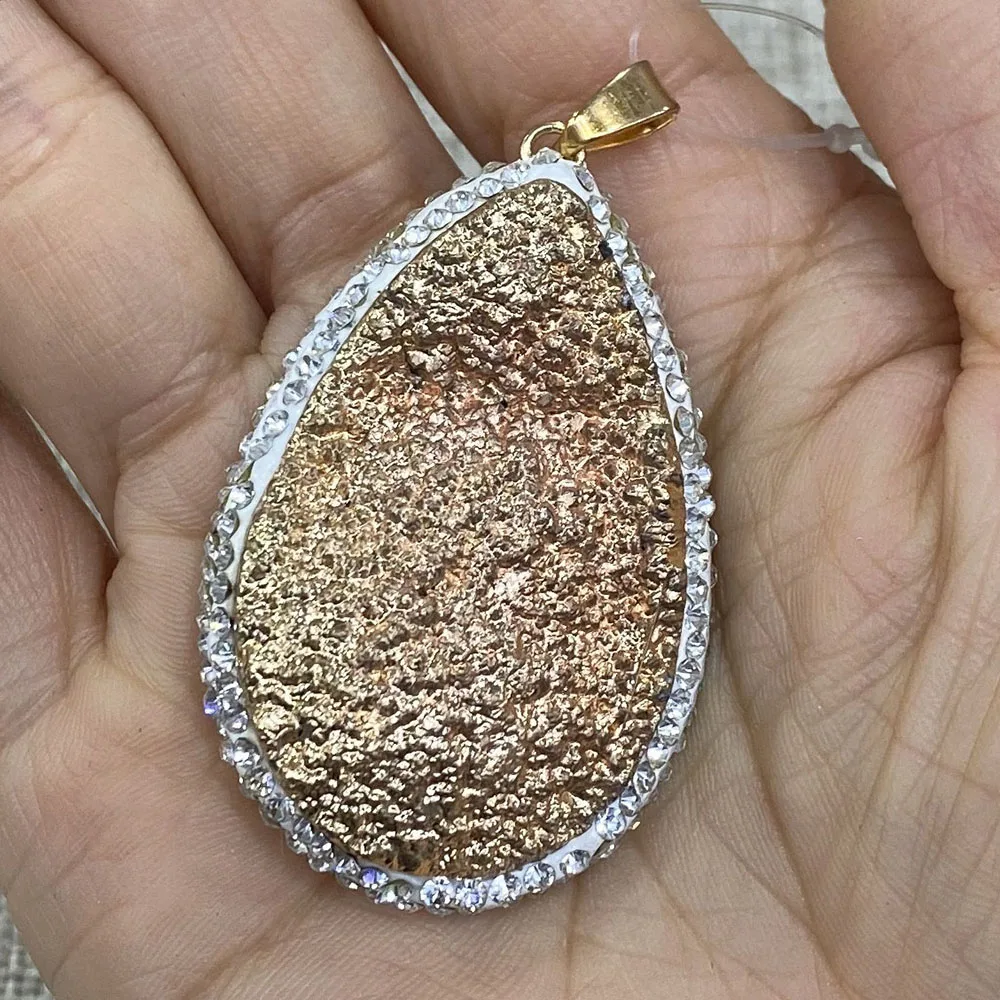 Beautifully Designed Irregular Drop-shaped Crystal Pendant with Diamond Inlays Suitable for Handmade Necklaces and Earrings
Beautifully Designed Irregular Drop-shaped Crystal Pendant with Diamond Inlays Suitable for Handmade Necklaces and Earrings