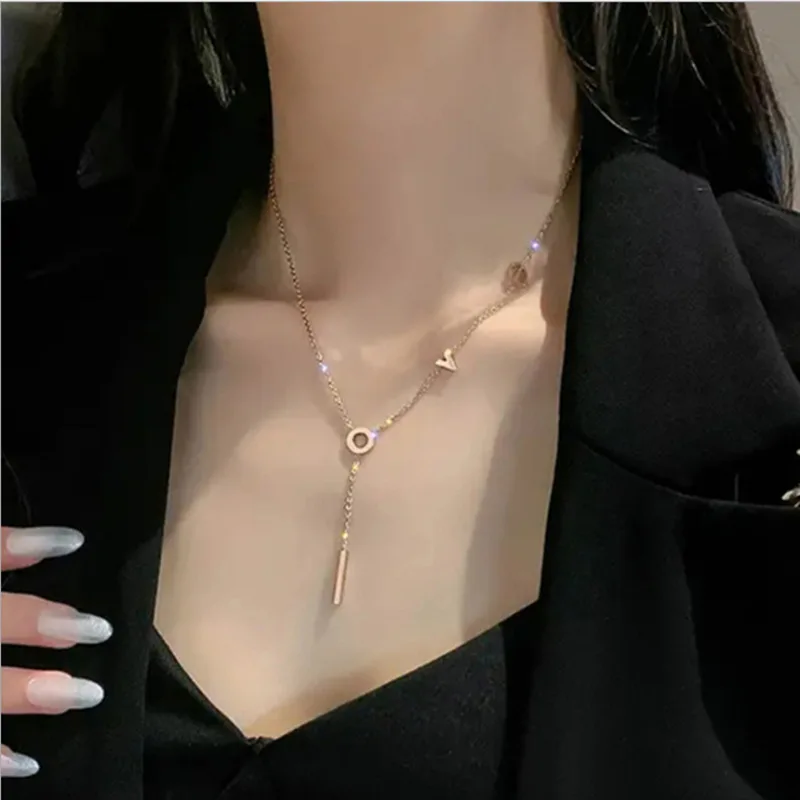 

Japan Korea Internet Hot Love Titanium Steel Necklace Female Niche Design Ins Cold Wind Clavicle Chain Colorfast Small Jewelry