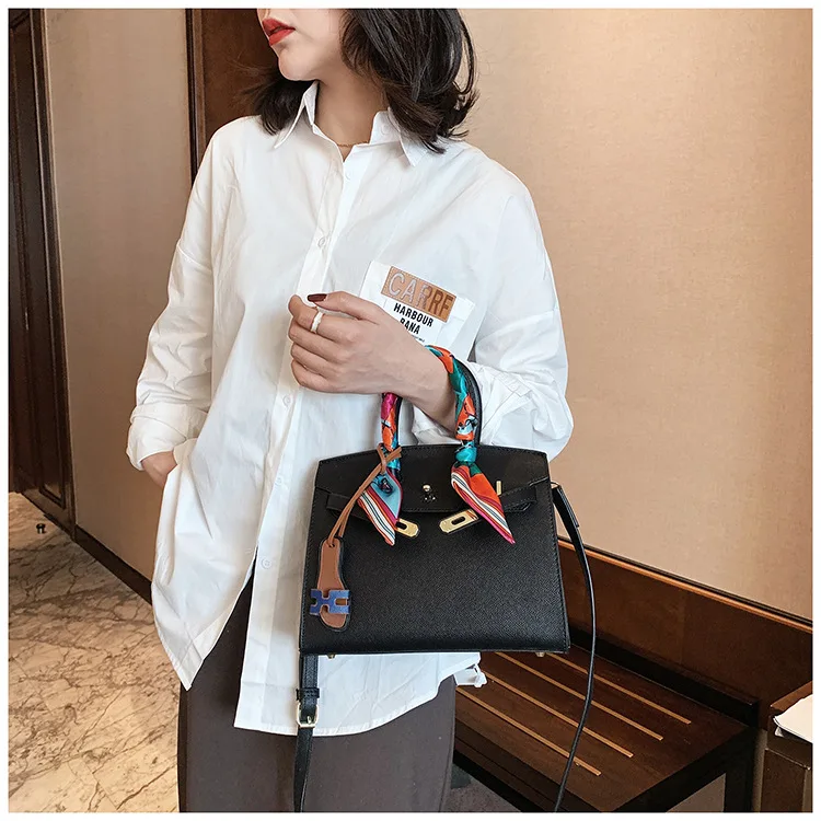 Web Celebrity Women's Handbag With One Shoulder Slug In Korean Version 2021. Anti-theft. Waterproof
Web Celebrity Women's Handbag With One Shoulder Slug In Korean Version 2021. Anti-theft. Waterproof