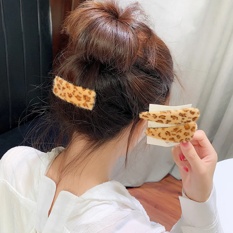 12pcs/bag Ins autumn and winter new hairpin Plush leopard hairpin BB clip retro fashion headdress
12pcs/bag Ins autumn and winter new hairpin Plush leopard hairpin BB clip retro fashion headdress