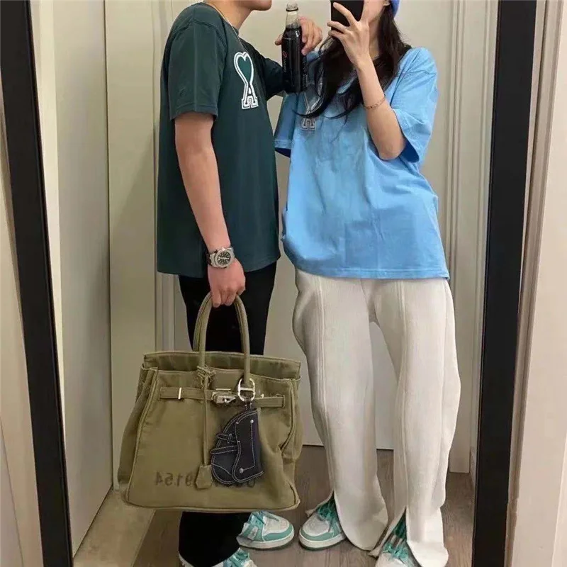 2021 French summer new romantic Ami couple students loose casual short-sleeved T-shirt female embroidery love A
2021 French summer new romantic Ami couple students loose casual short-sleeved T-shirt female embroidery love A